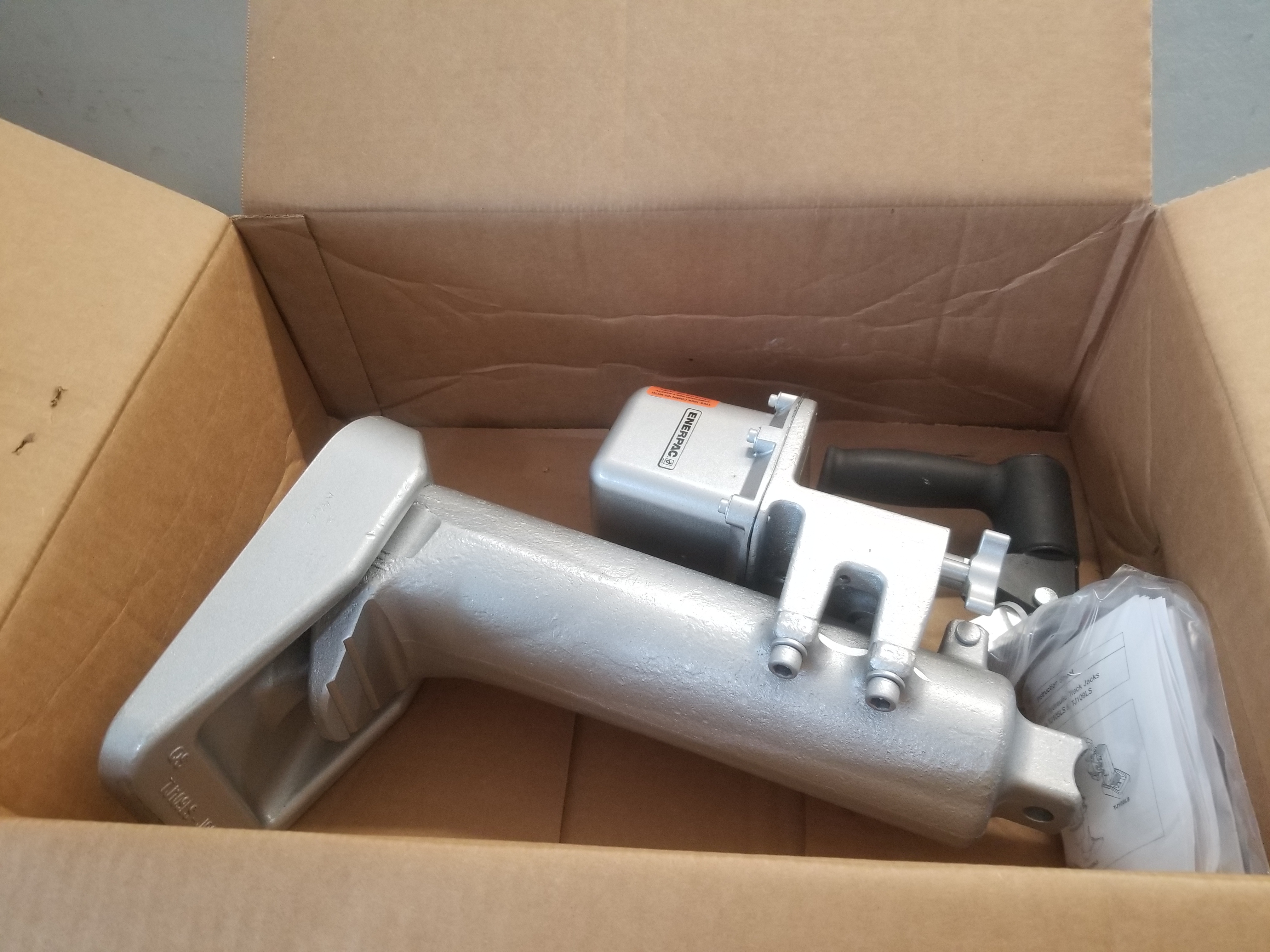 Enerpac TJ109LS Hydraulic Track Jack