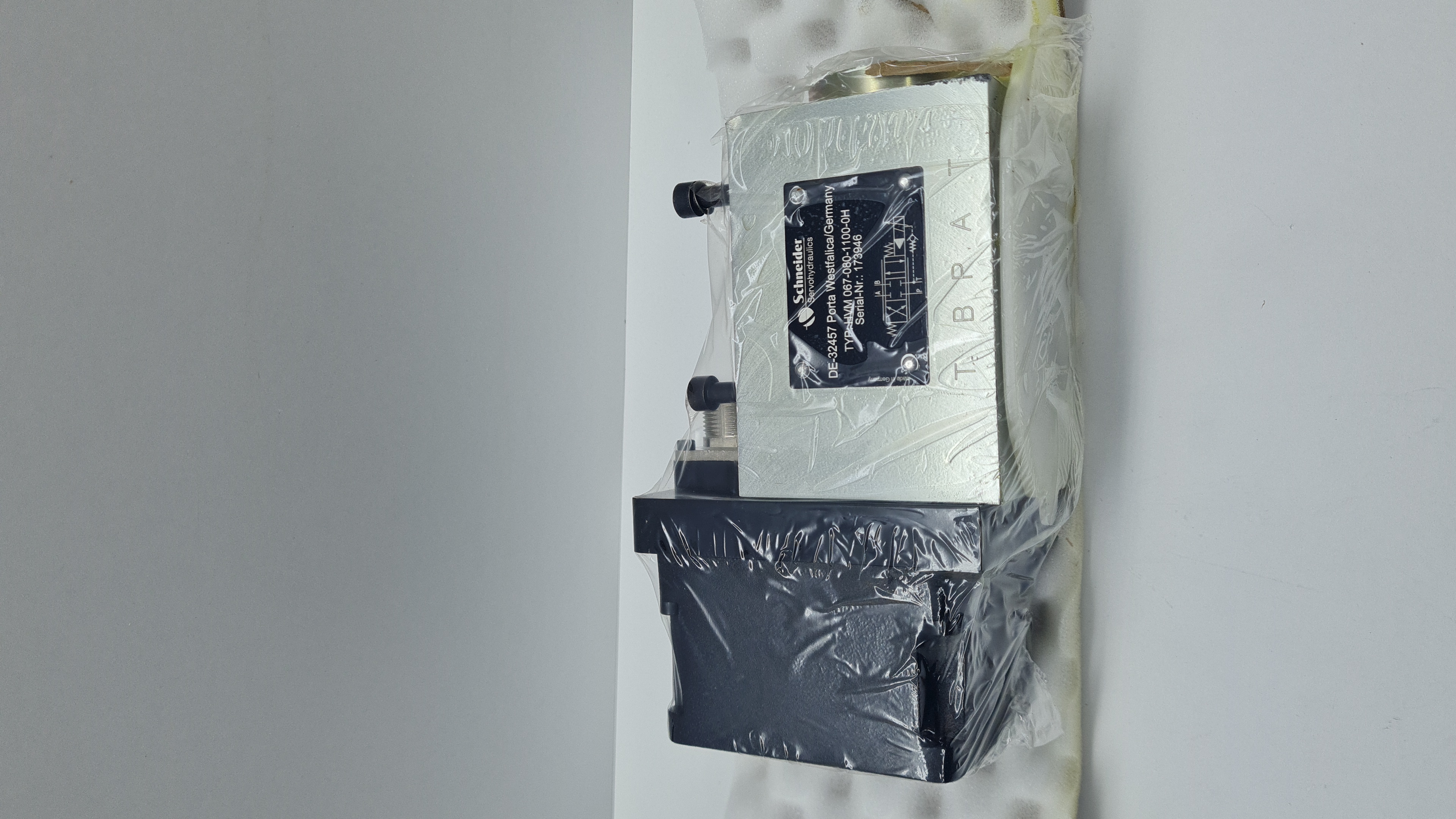 Schneider Kreuznach HVM 067-080-1100-0H Servo Valve - Schneider ...