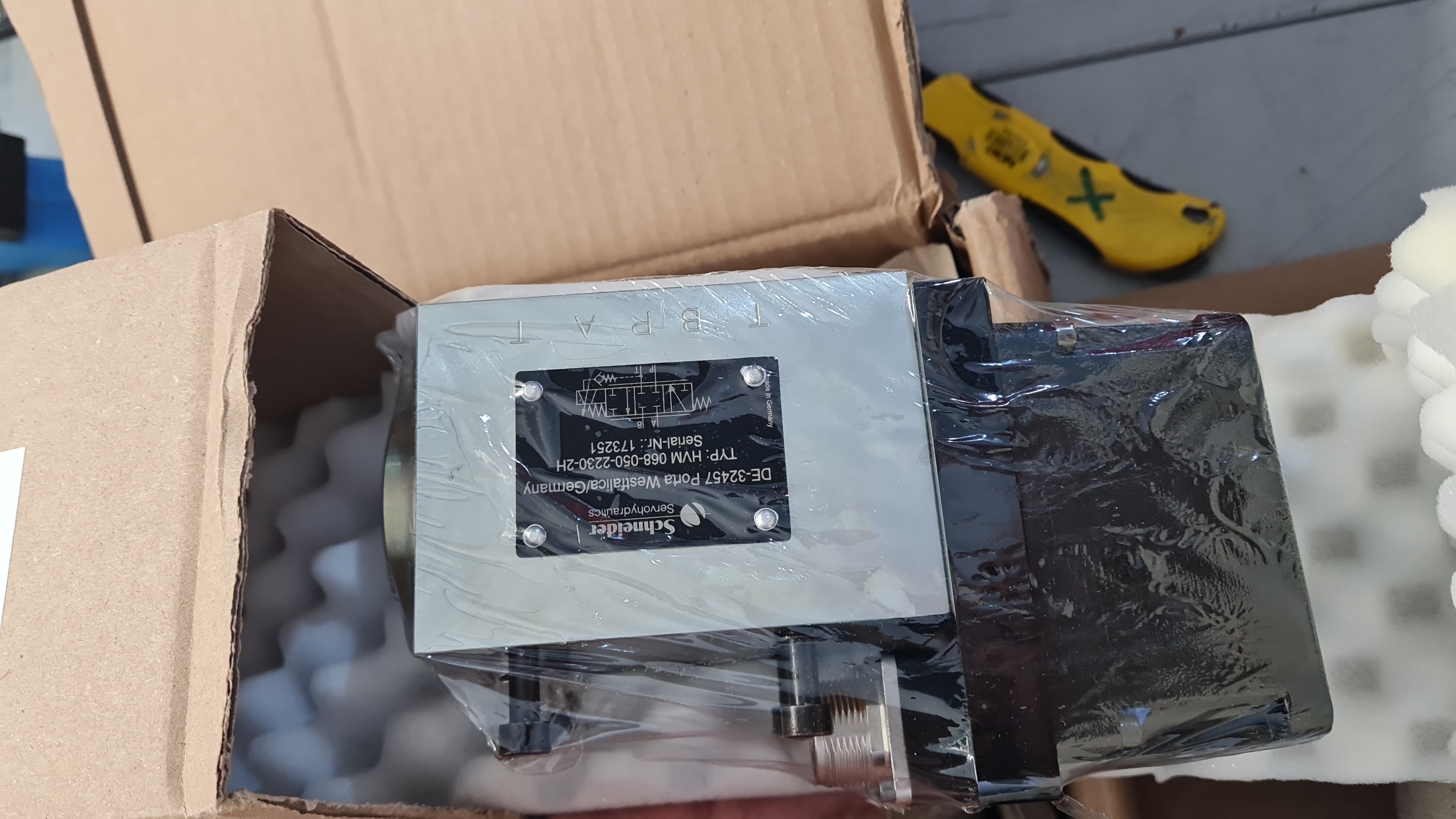 Schneider Kreuznach HVM 068-050-2230-2H Servo Valve